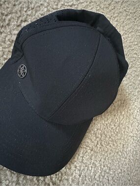 GAIAM Black Men's Sport Cap with Vent Detail